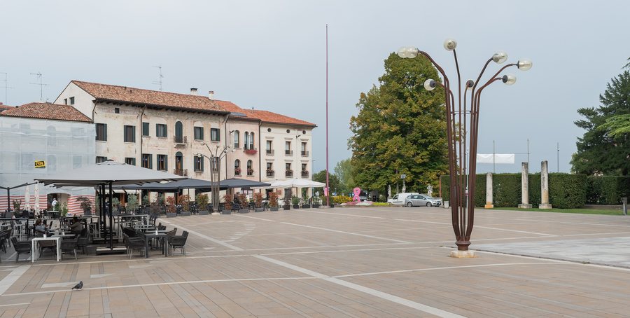 File:Piazza Grande in Oderzo (1).jpg