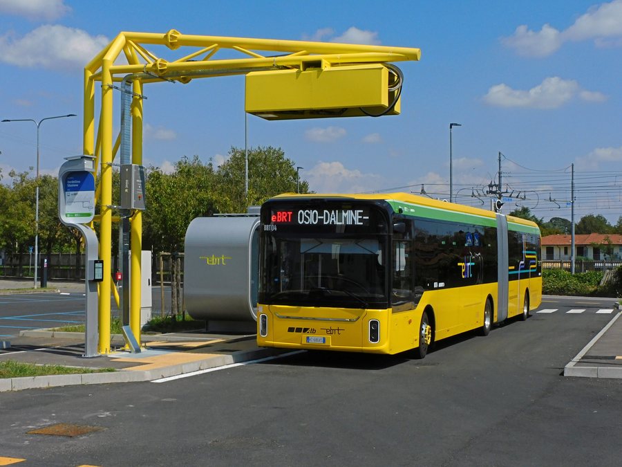 File:ATB Yutong U18 BRT 04 Verdellino Stazione 20260823.jpg