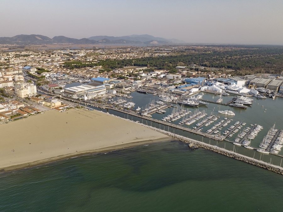 File:Italy - Viareggio - Harbour.jpg