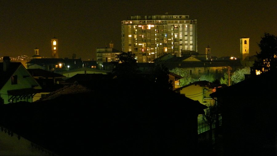 File:Rivarolo Canavese, Piedmont, Italy.jpg