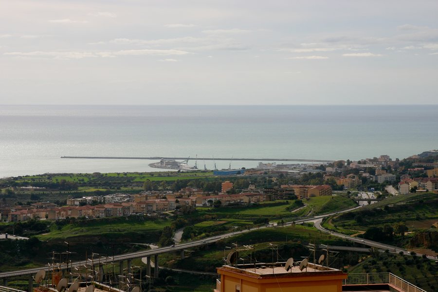 File:Porto Empedocle seen from Agrigento - Italy 2015 (2).JPG