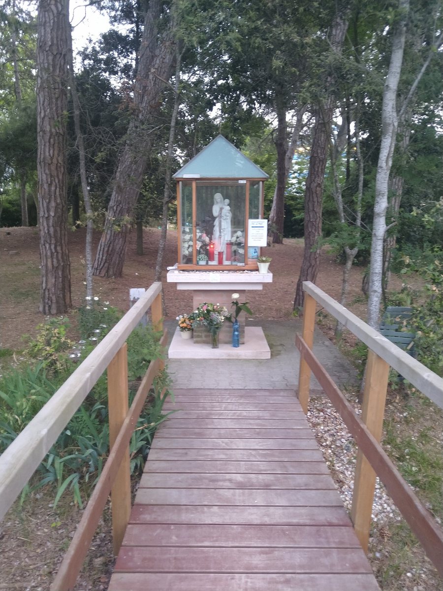 File:Chapel in Duna Verde.jpg
