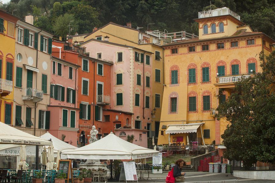 File:Lerici - Piazza Giuseppe Garibaldi.jpg
