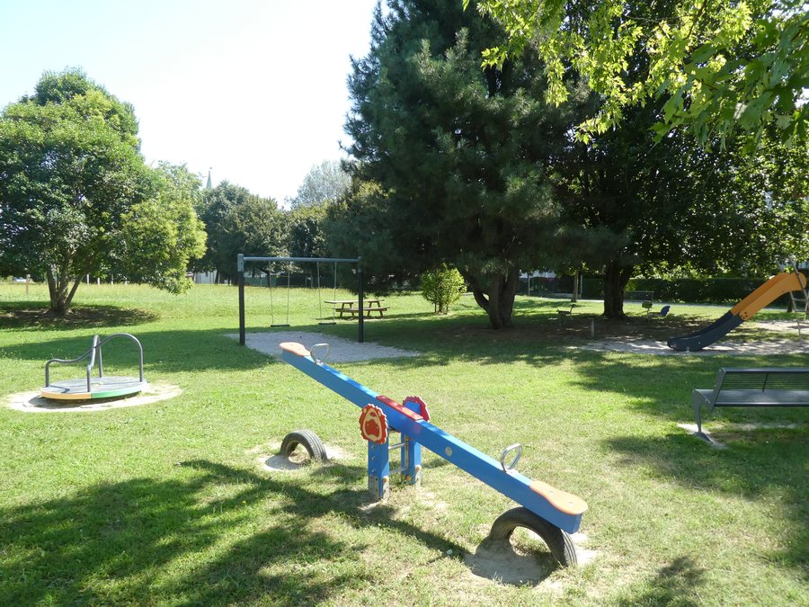 File:San Vito, Vigonza - Parco giochi.jpg