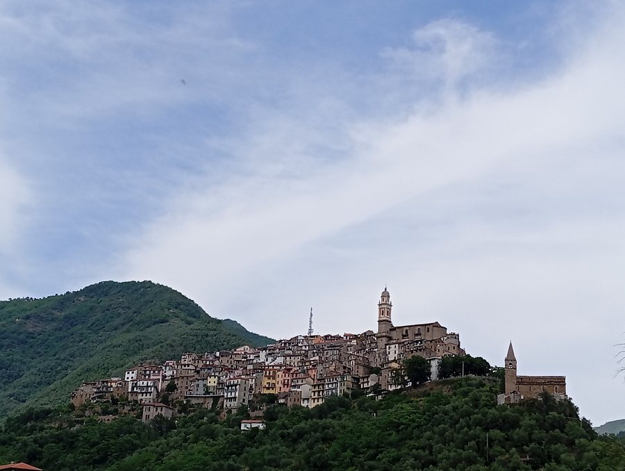File:Montalto Carpasio, Italien Pieve.jpg