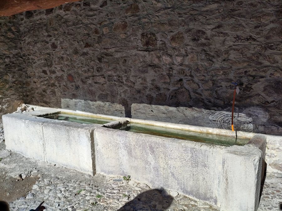 File:Lavatoio a Spiazzi di Gromo.jpg
