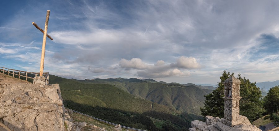 File:Wooden Cross and Virgin Mary - San Pellegrino in Alpe, Castiglione di Garfagnana, Lucca, Italy - August 17, 2019.jpg