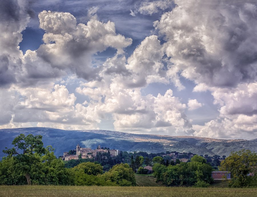 File:BELFORTE DEL CHIENTI.jpg