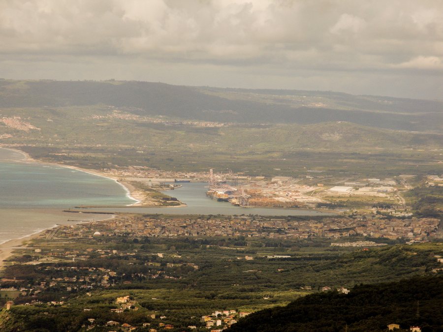 File:View of Port of Gioia Tauro from Monte Sant'Elia (Palmi) - Province of Reggio Calabria, Italy - 10 April 2016.jpg