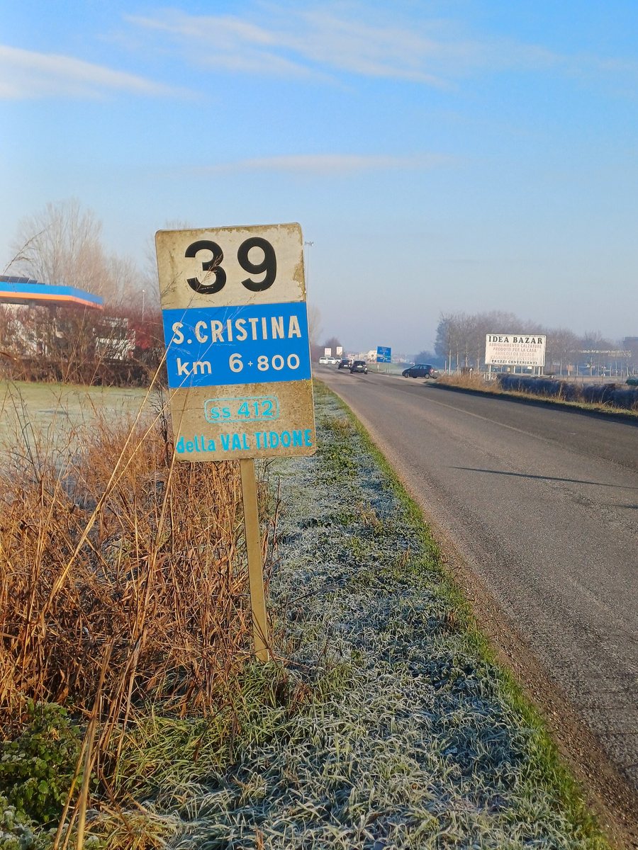 File:Pieve Porto Morone (PV) - ex strada statale 412 - vecchio segnale di progressiva chilometrica - 01.jpg