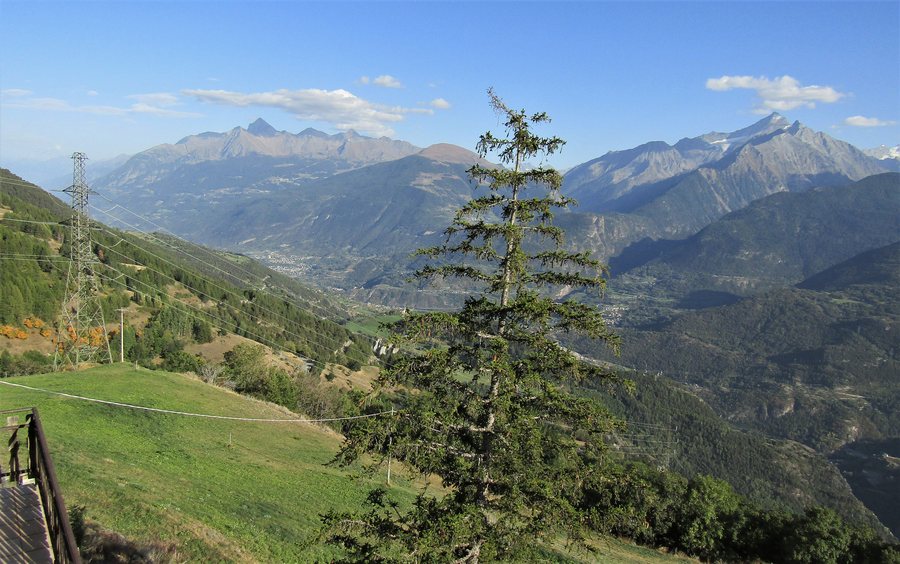 File:Valle d'Aosta da Vens 3.jpg