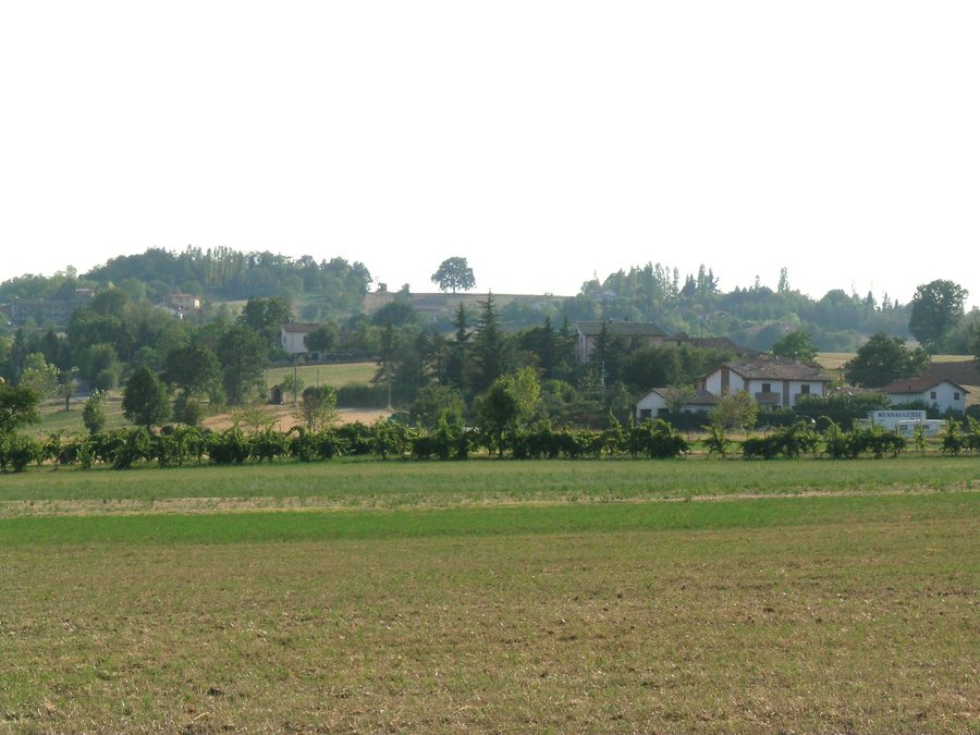 File:Cazzola, village in Traversetolo, Italy.jpg