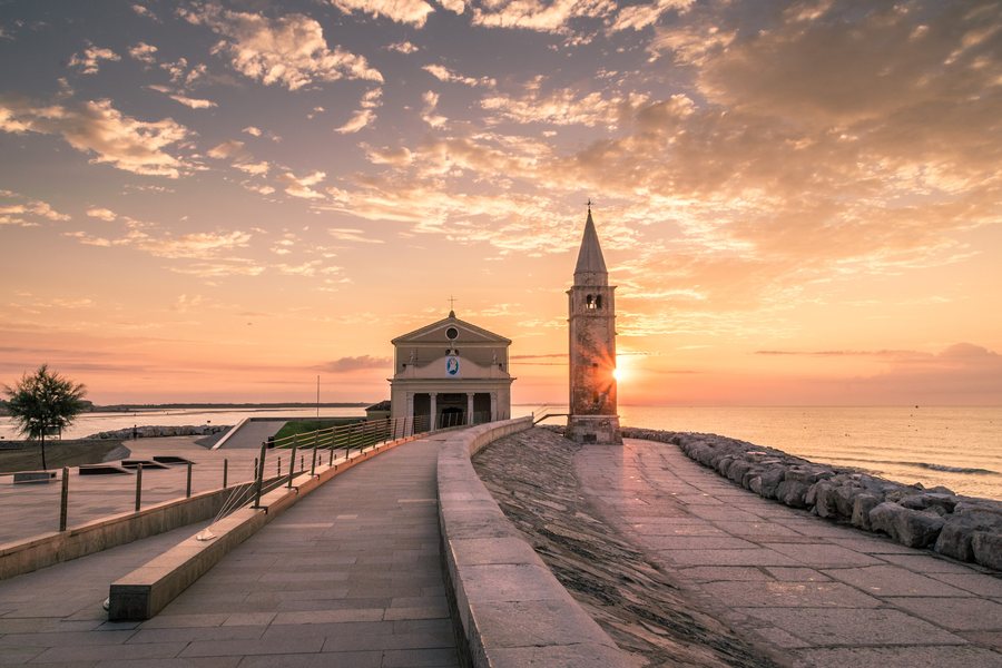 File:Caorle, Italy (Unsplash).jpg