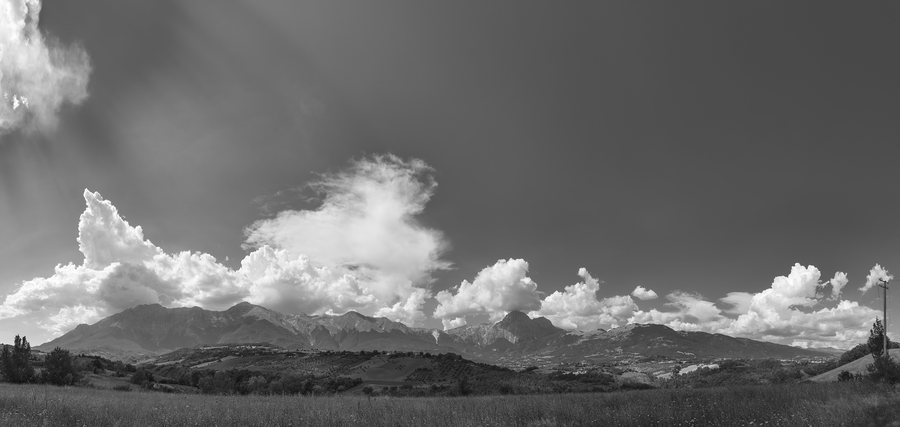 File:Massiccio del Gran Sasso - Isola del Gran Sasso d'Italia, Teramo, Italia - 13 Agosto 2024.jpg