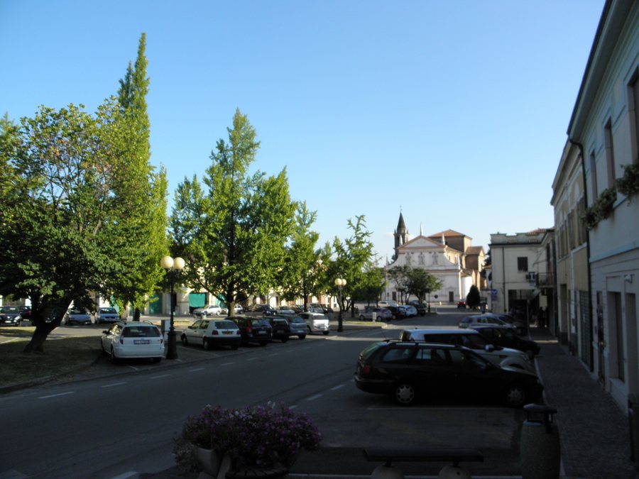File:Piazza Vittorio Veneto (Castelguglielmo).jpg