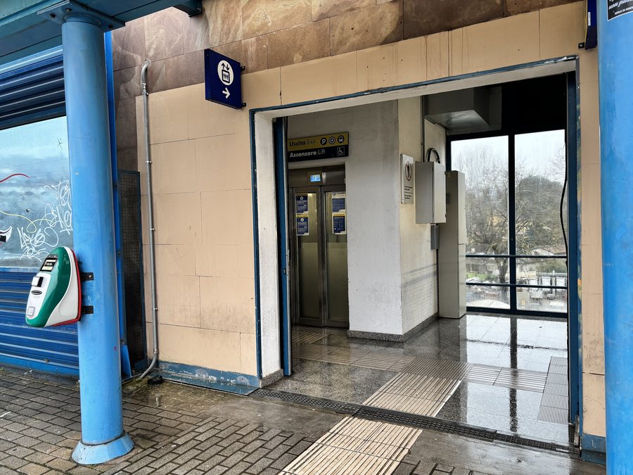 File:Stazione Lastra a Signa 01.jpg