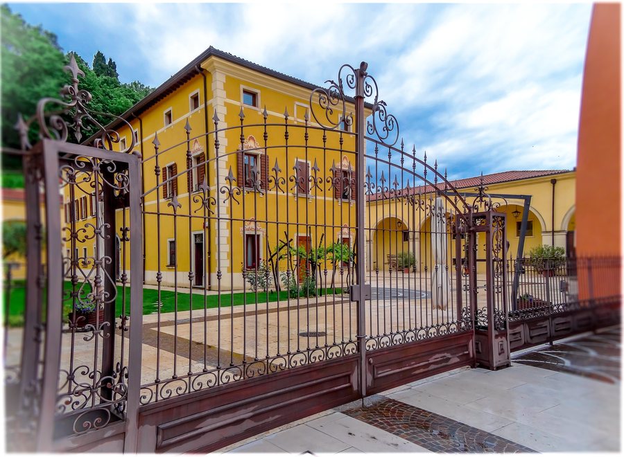 File:Soave, Verona, Italy - panoramio.jpg