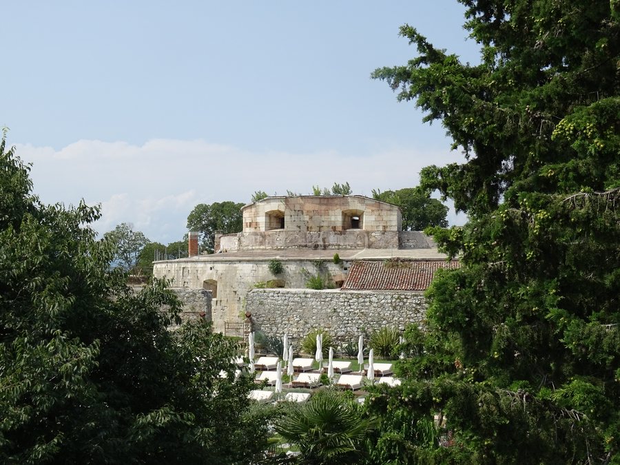 File:Pastrengo - Forte Monte Folaga.jpg