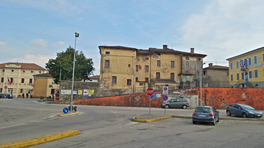 File:Brogliano municipio e biblioteca.jpg