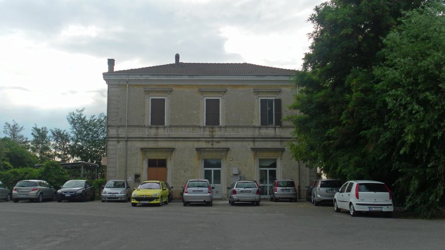 File:Stazione di Carbonara Scrivia 1.JPG