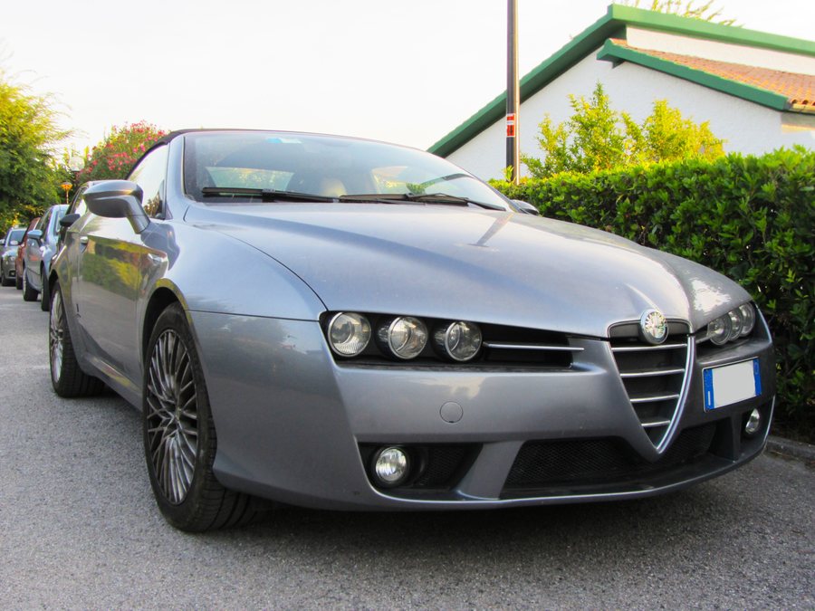 File:11-08-07 Alfa Romeo Spider 2006 in Porto Recanati front view 09.jpg