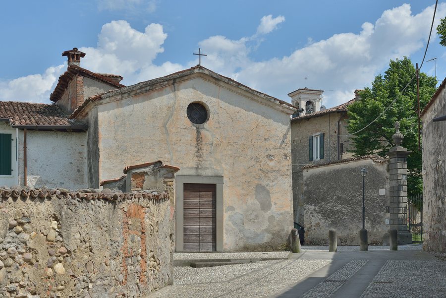File:Edificio antico a Cazzago San Martino.jpg