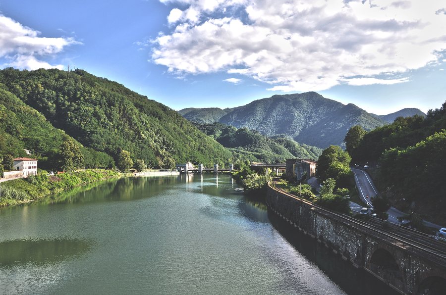 File:Borgo a Mozzano, Province of Lucca, Italy - panoramio (4).jpg