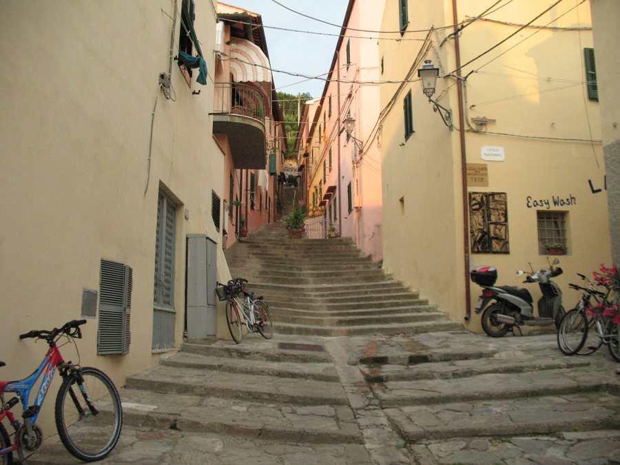 File:Porto Azzurro - Vicolo San Martino - panoramio.jpg