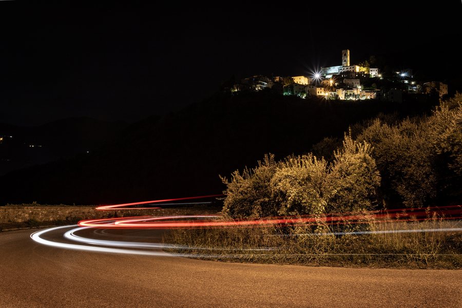 File:Che traffico stasera a Uzzano.jpg