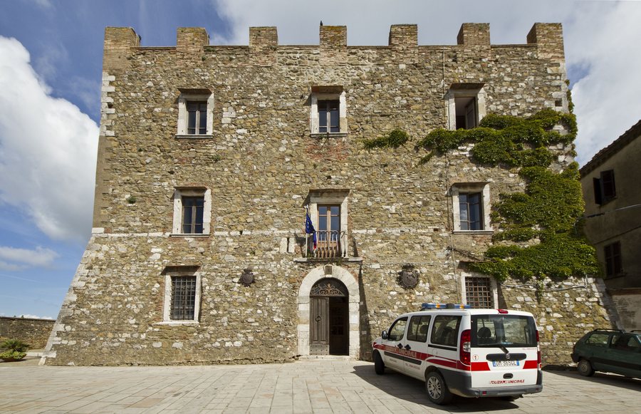 File:La Rocca Aldobrandesca di Manciano, Manciano, Grosseto, Tuscany, Italy - panoramio.jpg