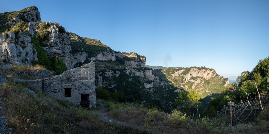 File:House ruins nearby the Path of the Gods Trail, Agerola, Italy (PPL3-Altered) julesvernex2.jpg