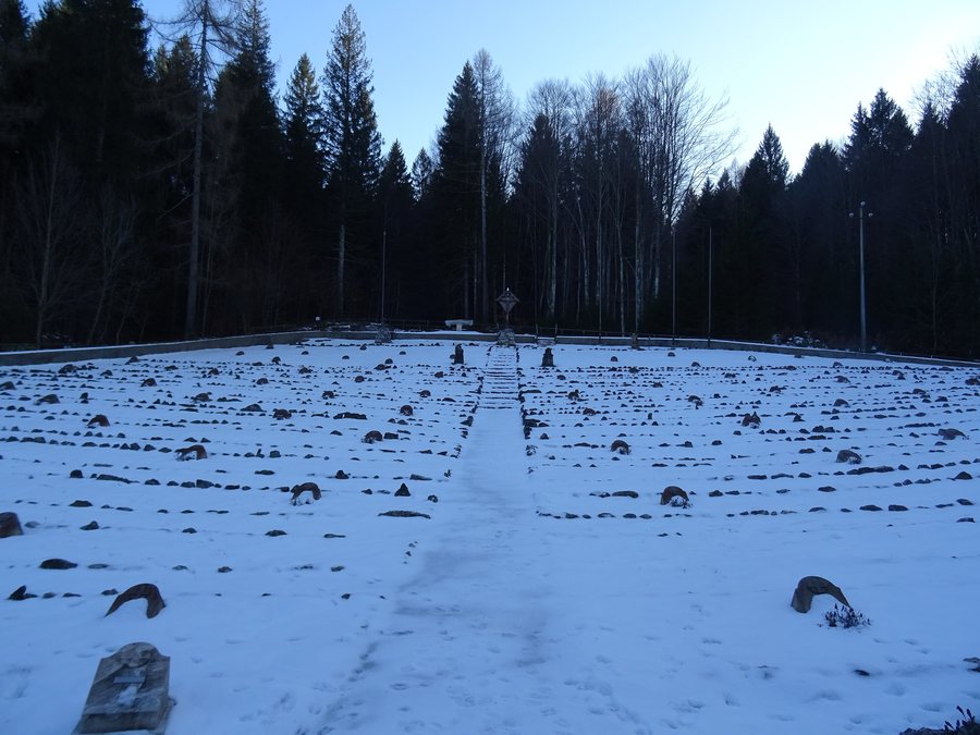 File:Cimitero austroungarico di Tonezza del Cimone 01.jpg