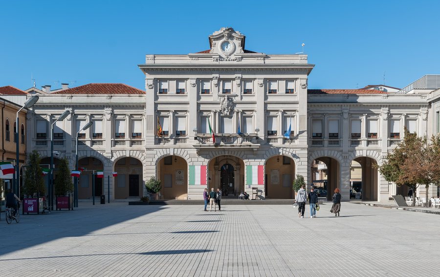 File:Town hall of San Dona di Piave (1).jpg