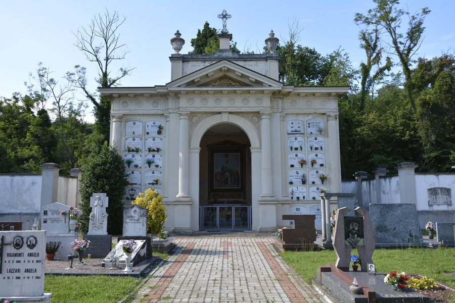 File:Cimitero di Vizzola Ticino 01.jpg