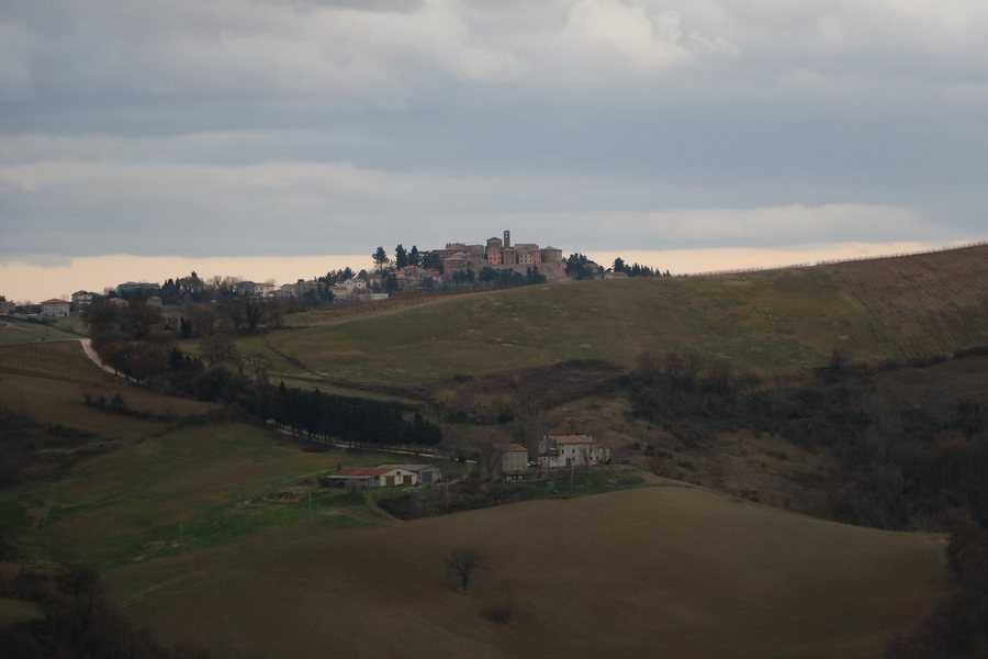 File:Arcevia - Castello di Piticchio - 001.JPG
