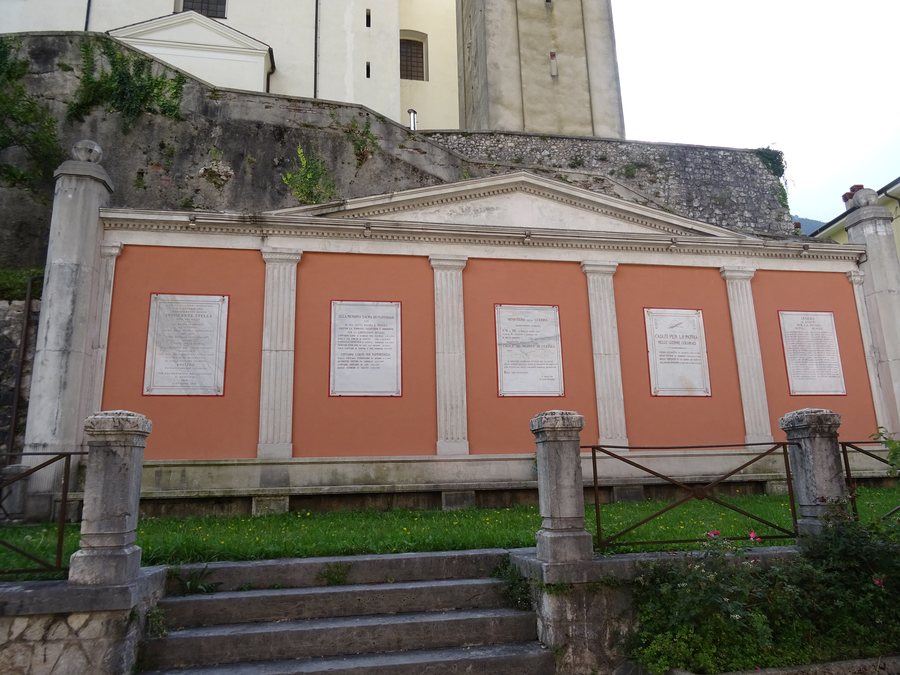 File:Arsiero - Monumento ai caduti 02.jpg