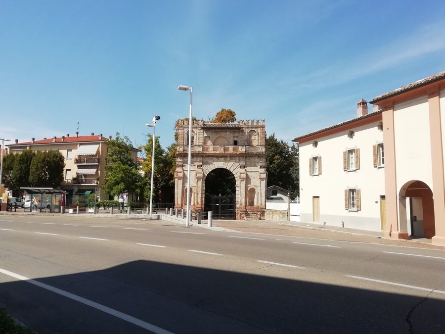 File:Arco del bargello, Collecchio abc1.jpg