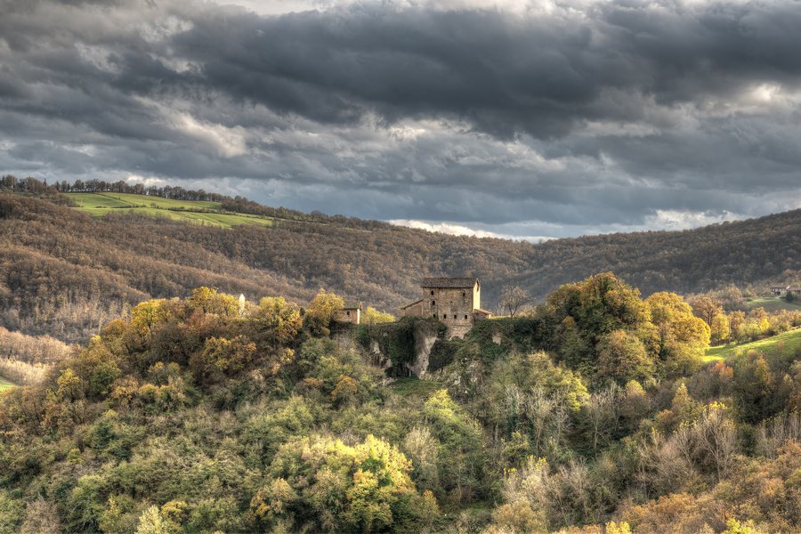 File:Borzano Castle - Albinea, Reggio Emilia, Italy - November 16, 2014 01.jpg