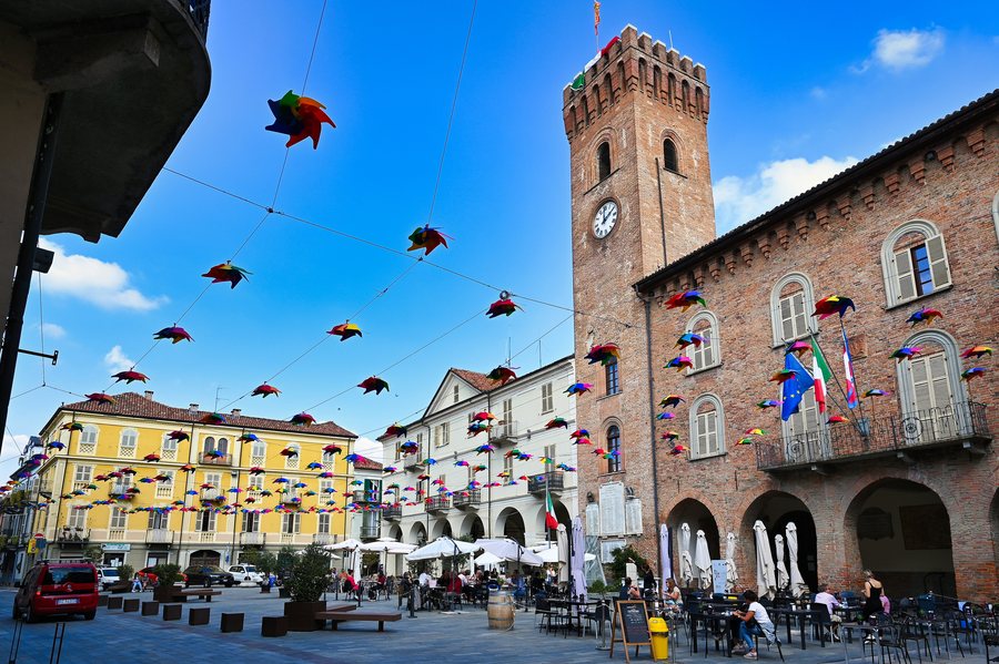 File:Nizza Monferrato palazzo comunale.jpg
