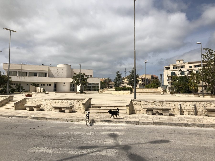 File:Piazza di Campanella-Gianforma (frazione di Modica).jpg