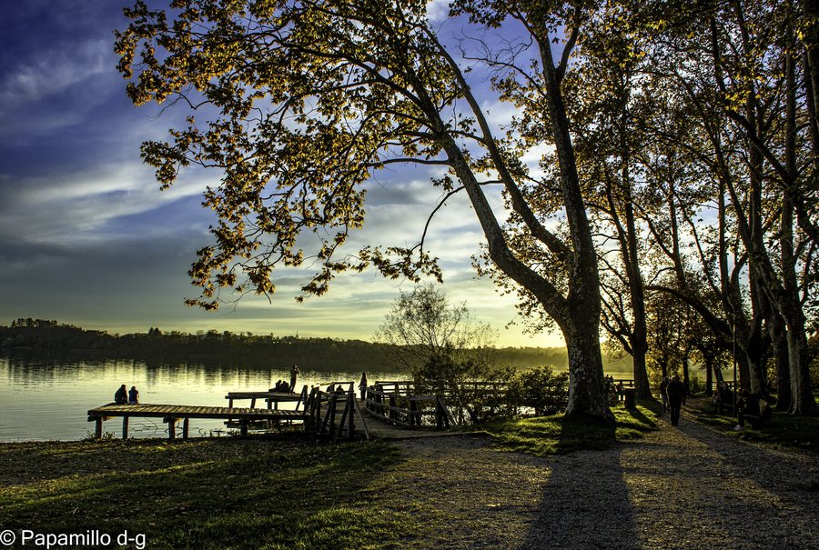 File:Autumn-from-gavirate-lido 13112022 20221113-16-25-20-DSC 9384-3 - Flickr - papamillofoto.jpg