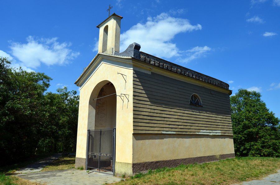 File:Monte San Giacomo (Cogorno)-cappella.jpg