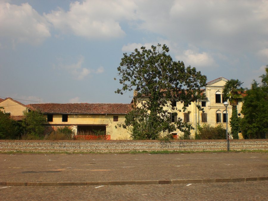 File:Riese Pio X (TV) - frazione Vallà - villa Cecconi.jpg