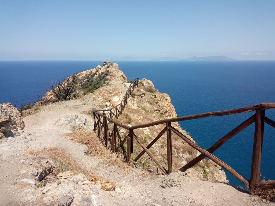 File:Punto panoramico Sentiero Naturalistico Capo Calavà.jpg