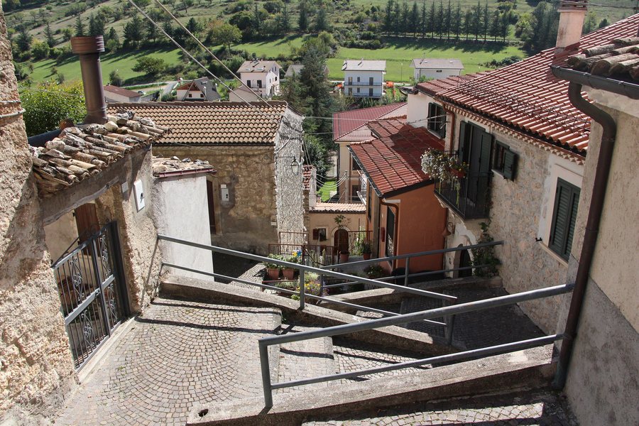 File:Villalago Italy 001.jpg