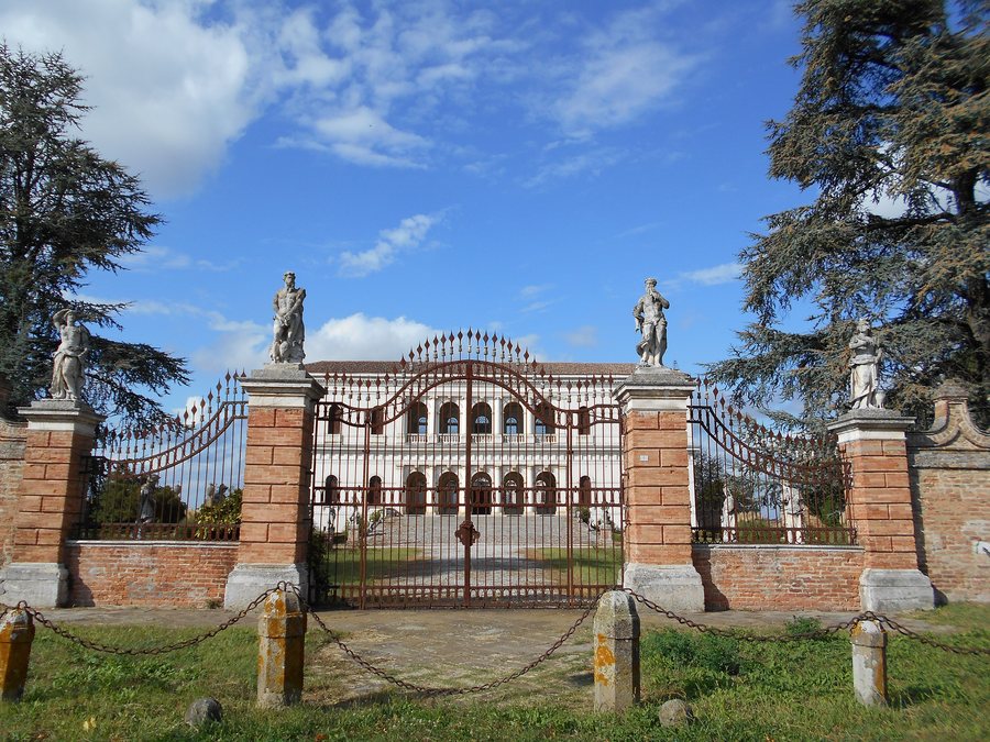 File:Villa Garzoni, Pontecasale, Candiana.JPG