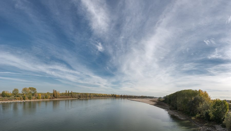 File:Po River - Borgo Virgilio, Mantova, Italy - October 31, 2017 02.jpg