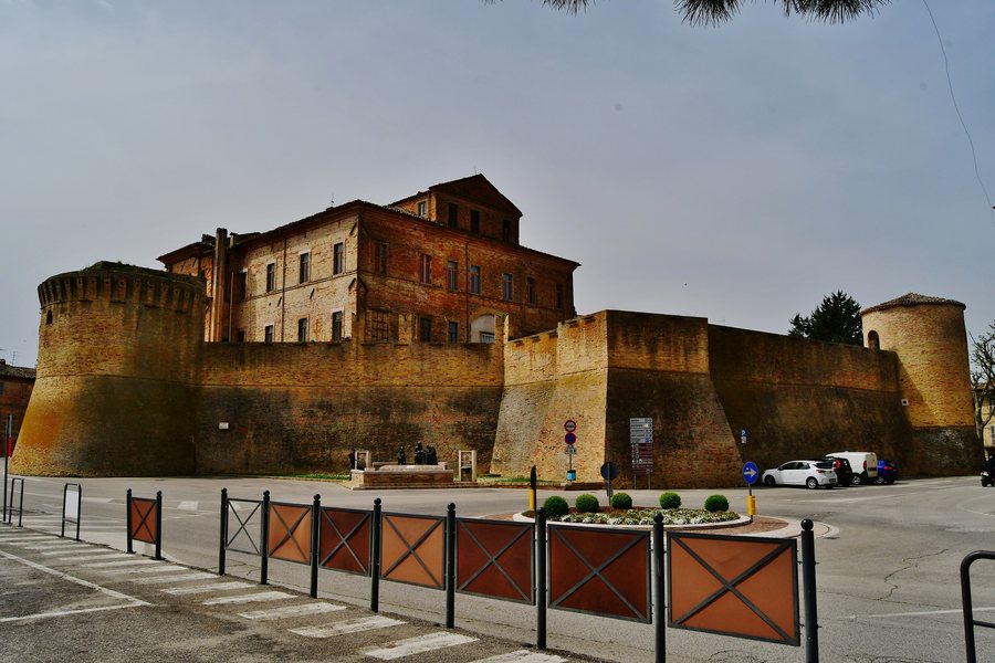 File:Offida - La Rocca.jpg