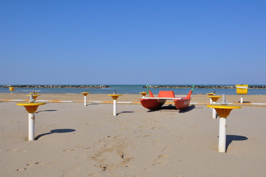 File:Beach - Bellaria-Igea Marina, Rimini, Italy - April 17, 2011 05.jpg