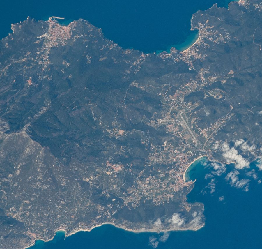 File:ISS064-E-51248 - View of Elba - Le Calanche (Monte Capanne massif) - Poggio - Marciana Marina - Sant'Ilario - San Piero in Campo - Cala di Seccheto - Cavoli - Marina di Campo (Campo nell'Elba) - Golfo di Procchio (cropped).jpg